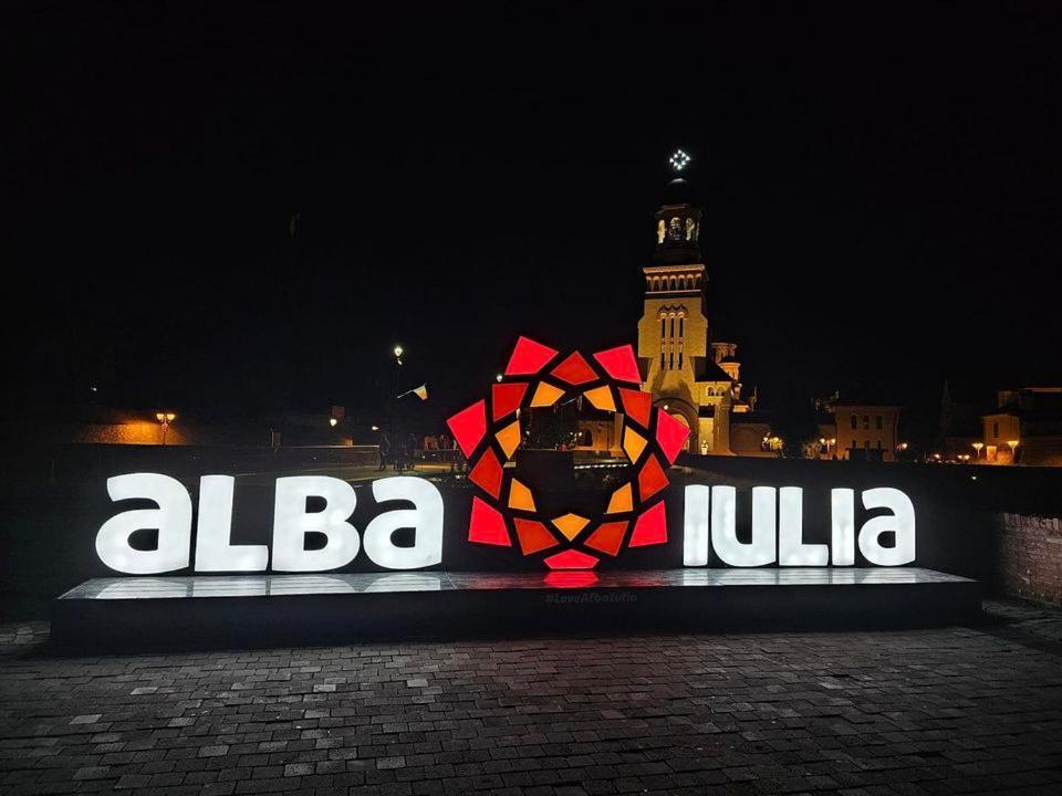 Studio Panoramic With Balcony And Parcul Unirii View Alba Iulia Exterior foto